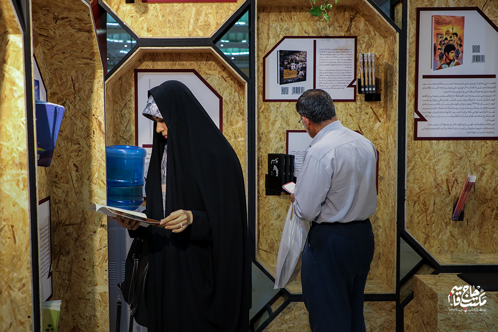 گزارش تصویری غرفه انتشارات مکتب حاج قاسم در اولین روز نمایشگاه کتاب تهران (2)