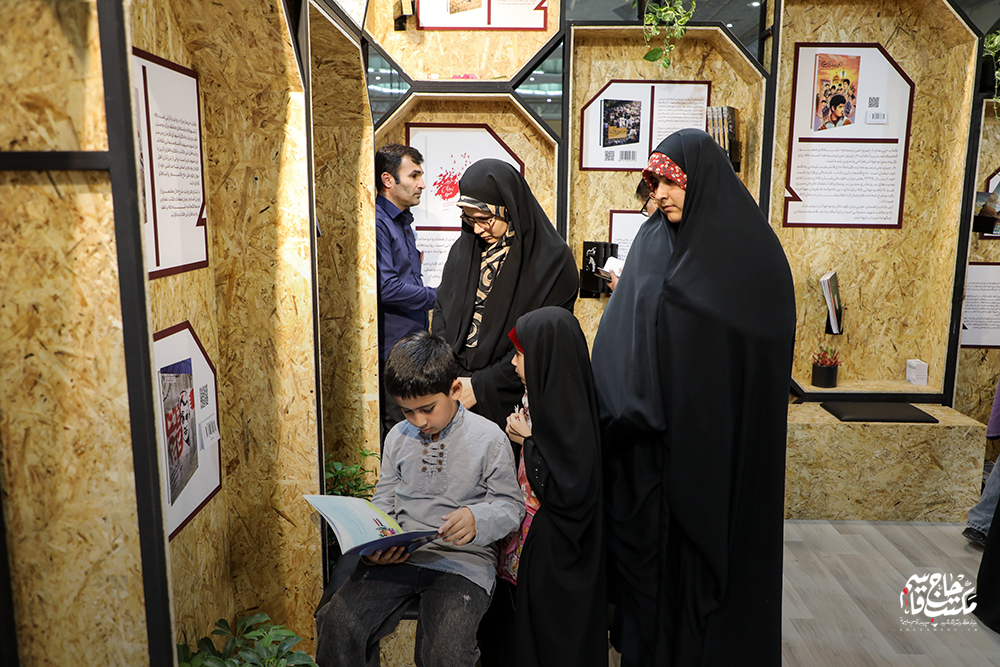 گزارش تصویری غرفه انتشارات مکتب حاج قاسم در دومین روز نمایشگاه کتاب تهران (2)