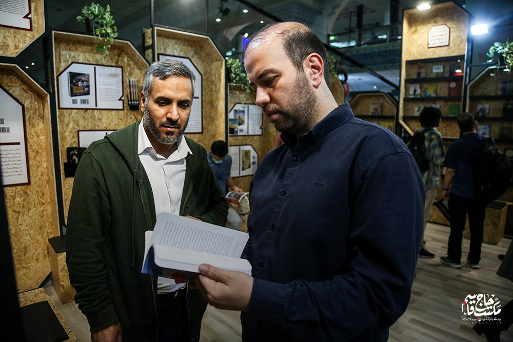 گزارش تصویری غرفه انتشارات مکتب حاج قاسم در اولین روز نمایشگاه کتاب تهران (3)