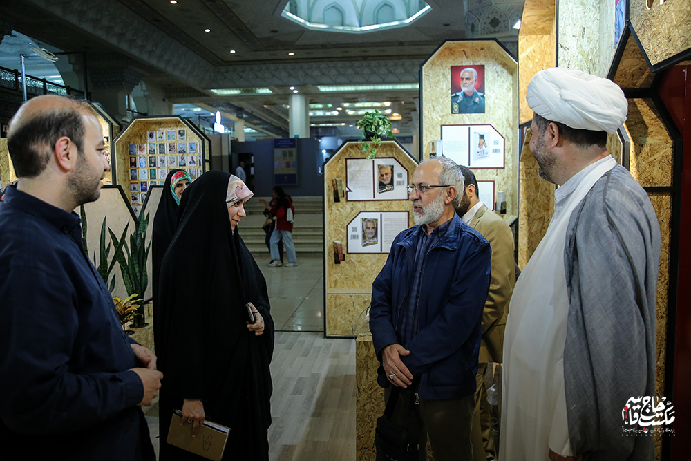 گزارش تصویری غرفه انتشارات مکتب حاج قاسم در اولین روز نمایشگاه کتاب تهران (3)