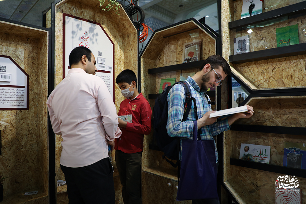 گزارش تصویری غرفه انتشارات مکتب حاج قاسم در دهمین روز نمایشگاه کتاب تهران (۱)