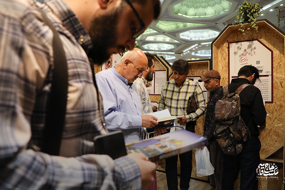گزارش تصویری غرفه انتشارات مکتب حاج قاسم در هشتمین روز نمایشگاه کتاب تهران (1)