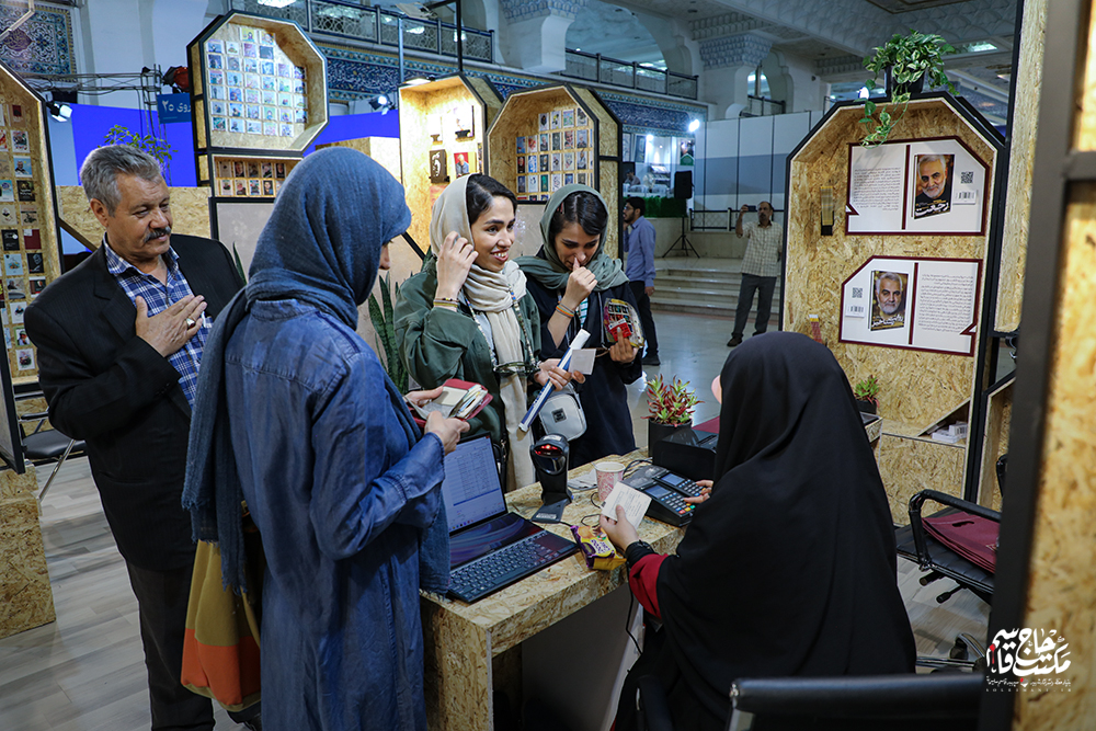 گزارش تصویری غرفه انتشارات مکتب حاج قاسم در پنجمین روز نمایشگاه کتاب تهران (1)
