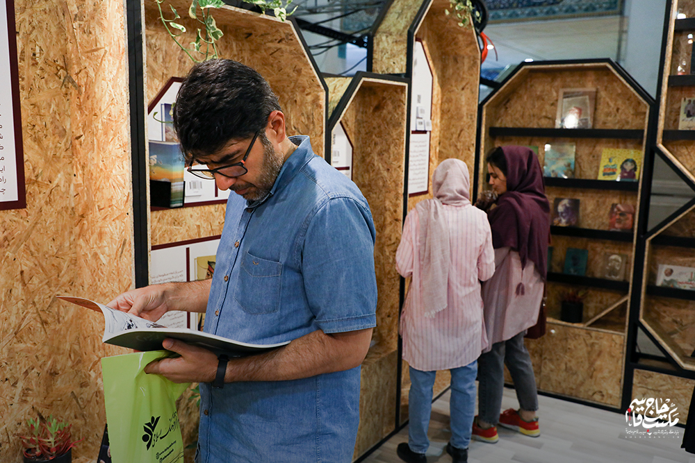 گزارش تصویری غرفه انتشارات مکتب حاج قاسم در سومین روز نمایشگاه کتاب تهران (1)
