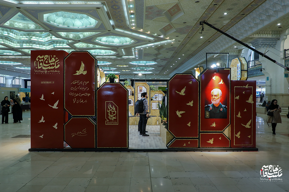 گزارش تصویری غرفه انتشارات مکتب حاج قاسم در اولین روز نمایشگاه کتاب تهران (1)