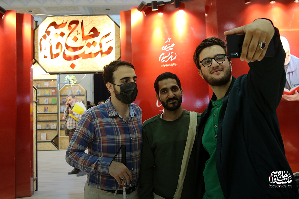 گزارش تصویری غرفه انتشارات مکتب حاج قاسم در چهارمین روز نمایشگاه کتاب تهران (2)