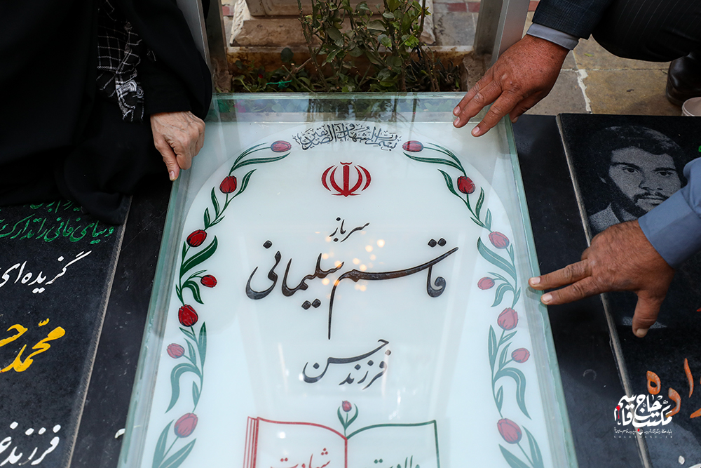 گزارش تصویری | حال و هوای گلزار شهدای کرمان و مزار شهید سلیمانی در آستانه چهارمین سالگرد