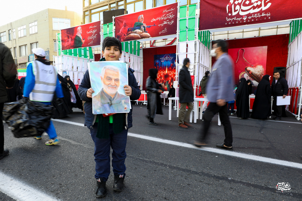 گزارش تصویری | حال و هوای غرفه بنیاد مکتب حاج قاسم در راهپیمایی ۲۲ بهمن تهران