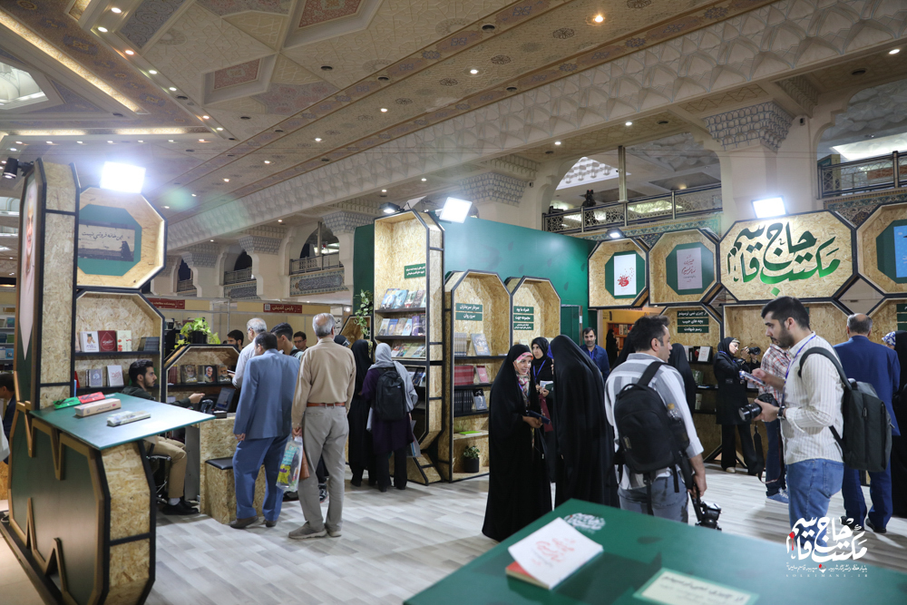 گزارش تصویری | غرفه مکتب حاج قاسم در هشتمین روز سی و پنجمین نمایشگاه کتاب تهران(1)