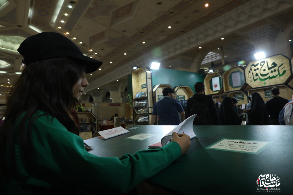 گزارش تصویری | غرفه مکتب حاج قاسم در دومین روز سی و پنجمین نمایشگاه کتاب تهران
