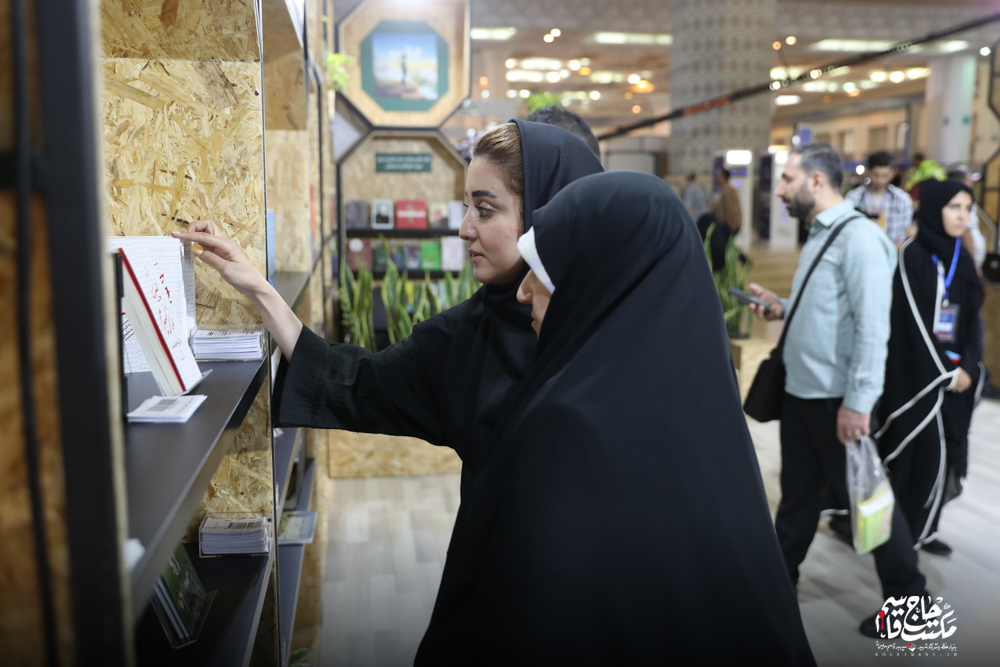 گزارش تصویری | غرفه مکتب حاج قاسم در ششمین روز سی و پنجمین نمایشگاه کتاب تهران(2)