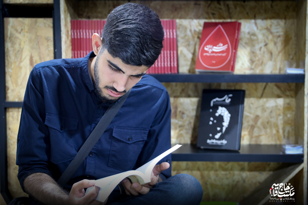 گزارش تصویری | غرفه مکتب حاج قاسم در ششمین روز سی و پنجمین نمایشگاه کتاب تهران(1)