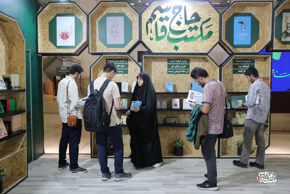 گزارش تصویری | غرفه مکتب حاج قاسم در هفتمین روز سی و پنجمین نمایشگاه کتاب تهران(1)