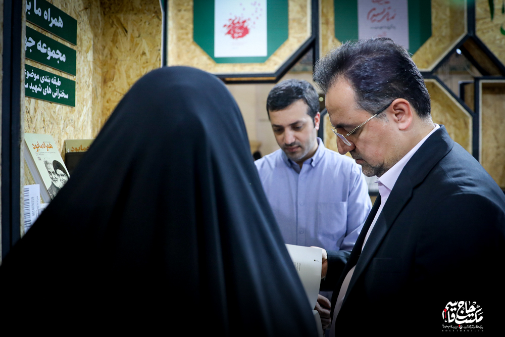 گزارش تصویری | غرفه مکتب حاج قاسم در پنجمین روز سی و پنجمین نمایشگاه کتاب تهران(1)