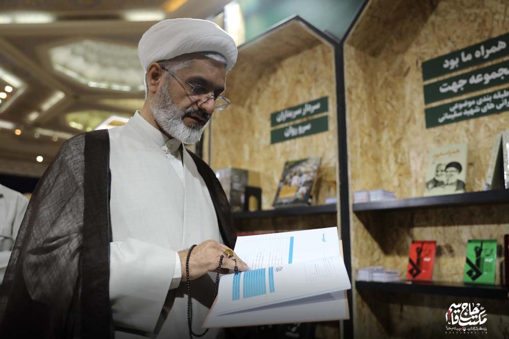 گزارش تصویری | غرفه مکتب حاج قاسم در چهارمین روز سی و پنجمین نمایشگاه کتاب تهران(1)