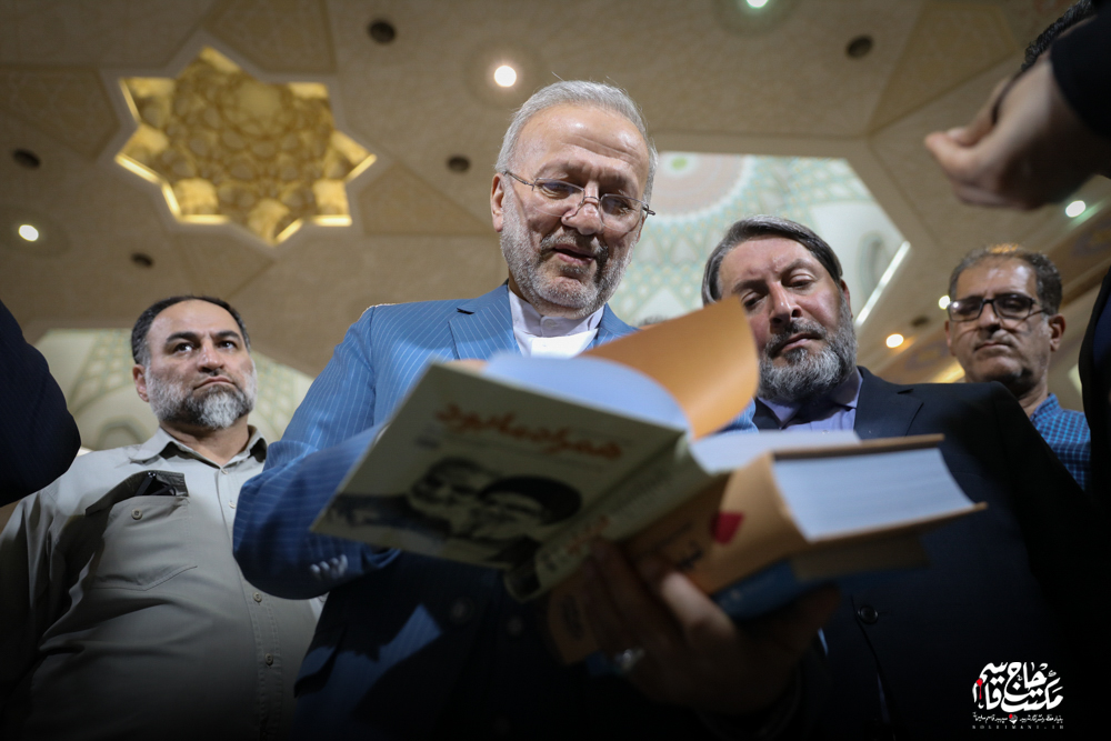 گزارش تصویری | غرفه مکتب حاج قاسم در چهارمین روز سی و پنجمین نمایشگاه کتاب تهران(2)