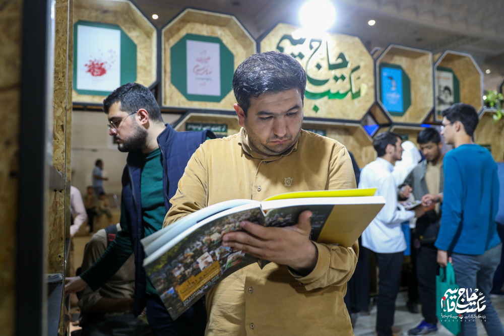 گزارش تصویری | غرفه مکتب حاج قاسم در نهمین روز سی و پنجمین نمایشگاه کتاب تهران(2)