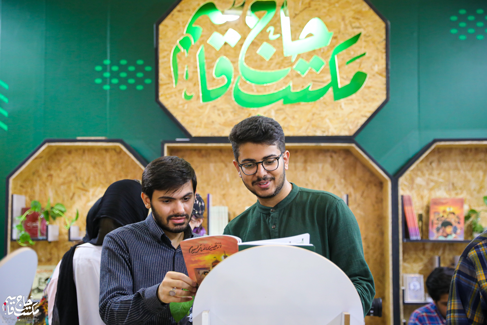 گزارش تصویری | غرفه مکتب حاج قاسم در اولین روز سیوششمین نمایشگاه کتاب تهران(2)