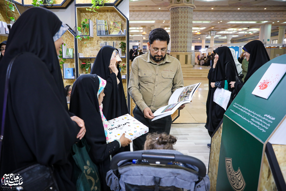 گزارش تصویری | غرفه مکتب حاج قاسم در اولین روز سیوششمین نمایشگاه کتاب تهران(2)