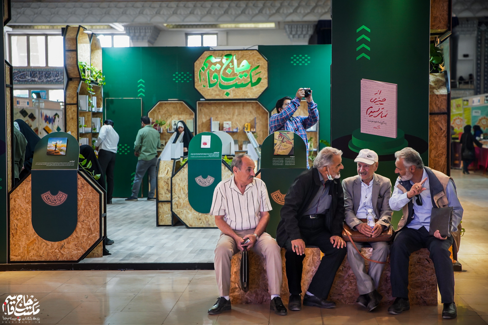 گزارش تصویری | غرفه مکتب حاج قاسم در اولین روز سیوششمین نمایشگاه کتاب تهران(1)