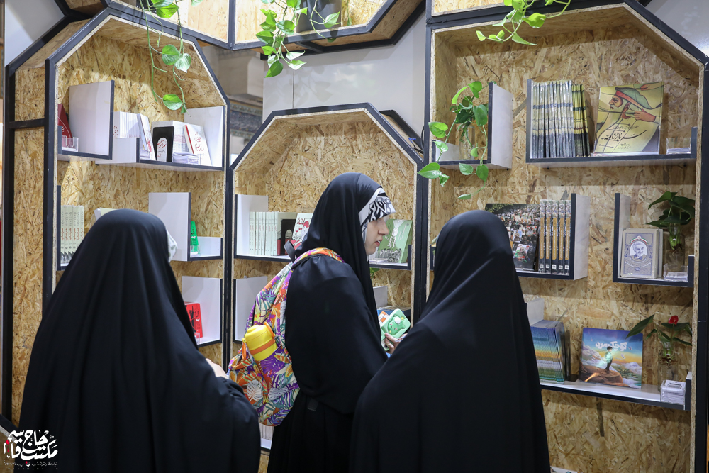 گزارش تصویری | غرفه مکتب حاج قاسم در اولین روز سیوششمین نمایشگاه کتاب تهران(2)