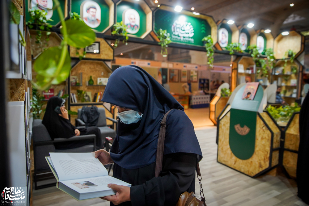 گزارش تصویری | غرفه مکتب حاج قاسم در اولین روز سیوششمین نمایشگاه کتاب تهران(1)