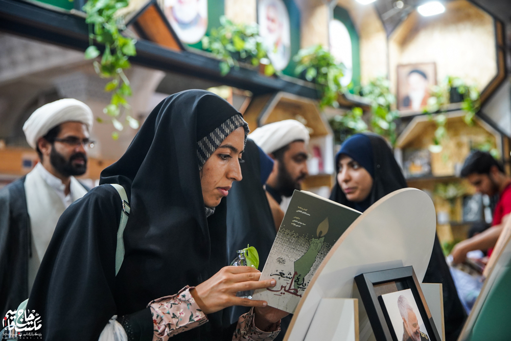 گزارش تصویری | غرفه مکتب حاج قاسم در دهمین روز سیوششمین نمایشگاه کتاب تهران(1)