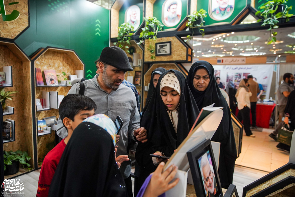 گزارش تصویری | غرفه مکتب حاج قاسم در دهمین روز سیوششمین نمایشگاه کتاب تهران(1)