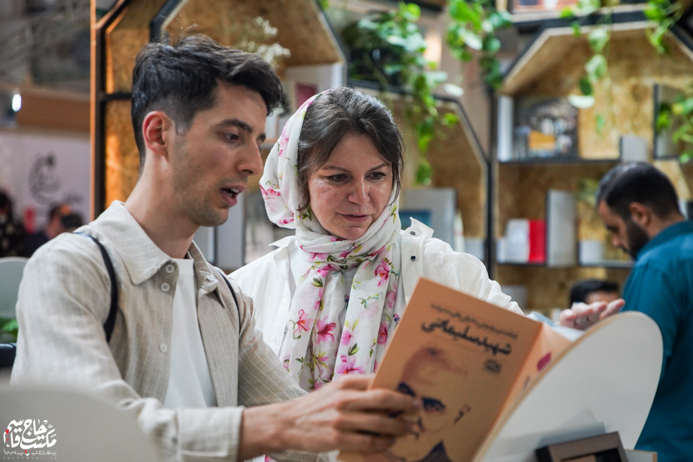 گزارش تصویری | غرفه مکتب حاج قاسم در دهمین روز سیوششمین نمایشگاه کتاب تهران(1)