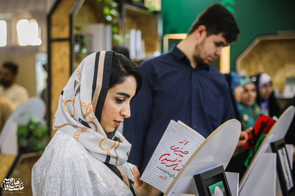 گزارش تصویری | غرفه مکتب حاج قاسم در دهمین روز سیوششمین نمایشگاه کتاب تهران(2)