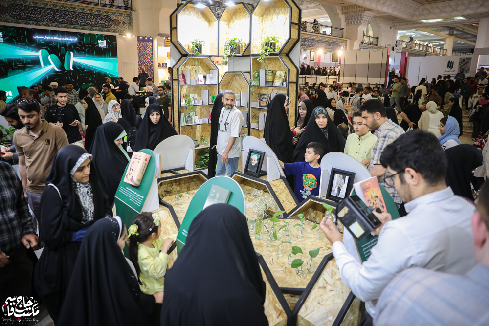 گزارش تصویری | غرفه مکتب حاج قاسم در دهمین روز سیوششمین نمایشگاه کتاب تهران(2)