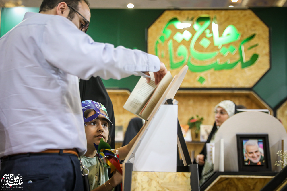 گزارش تصویری | غرفه مکتب حاج قاسم در دهمین روز سیوششمین نمایشگاه کتاب تهران(2)