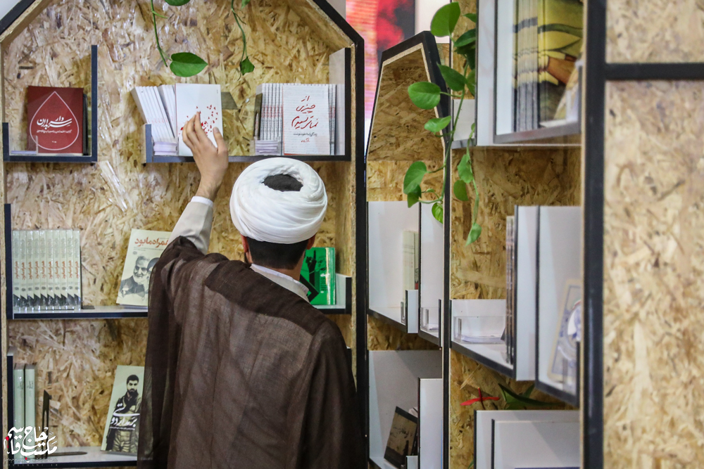 گزارش تصویری | غرفه مکتب حاج قاسم در دومین روز سیوششمین نمایشگاه کتاب تهران(2)