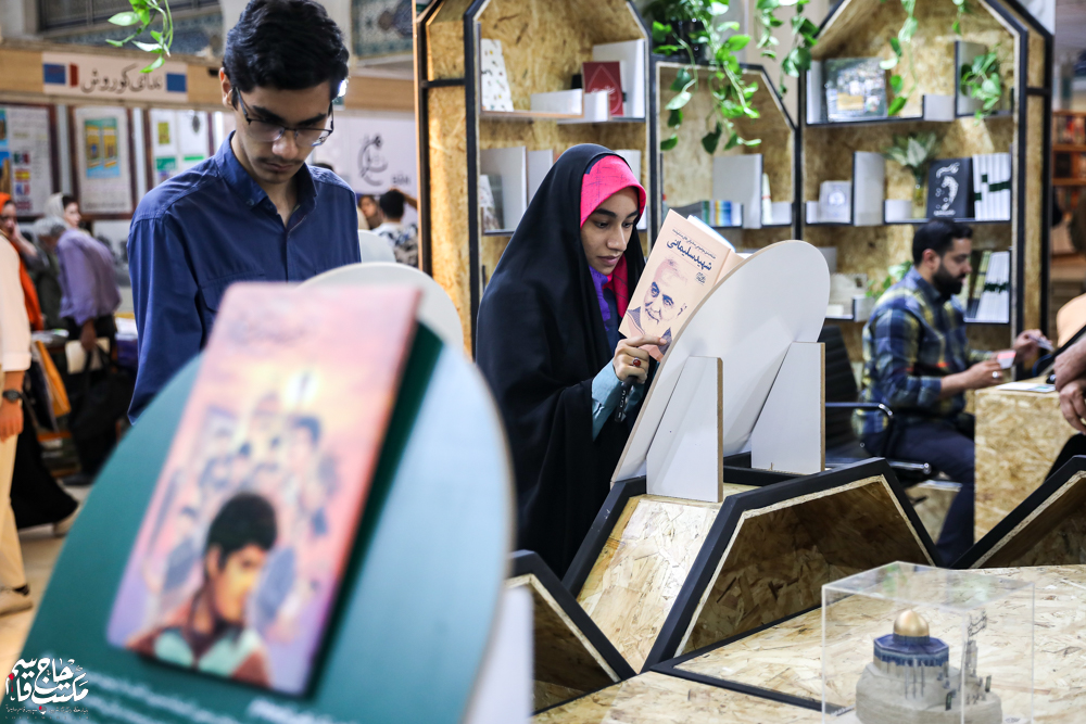 گزارش تصویری | غرفه مکتب حاج قاسم در دومین روز سیوششمین نمایشگاه کتاب تهران(2)