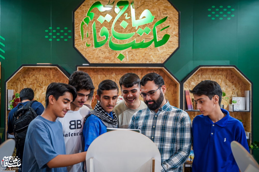 گزارش تصویری | غرفه مکتب حاج قاسم در دومین روز سیوششمین نمایشگاه کتاب تهران(1)