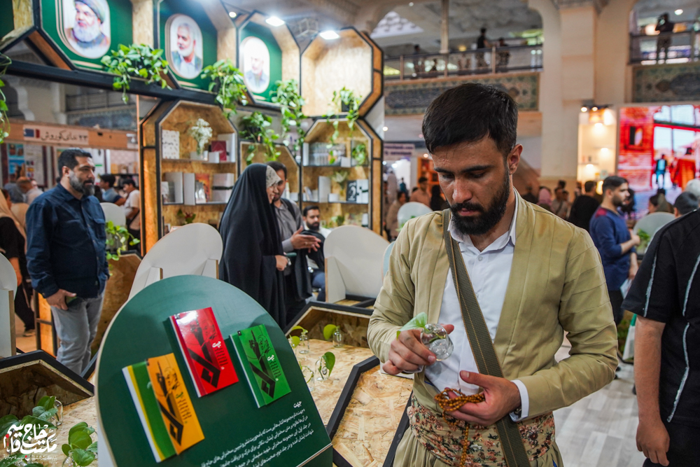 گزارش تصویری | غرفه مکتب حاج قاسم در سومین روز سیوششمین نمایشگاه کتاب تهران(1)