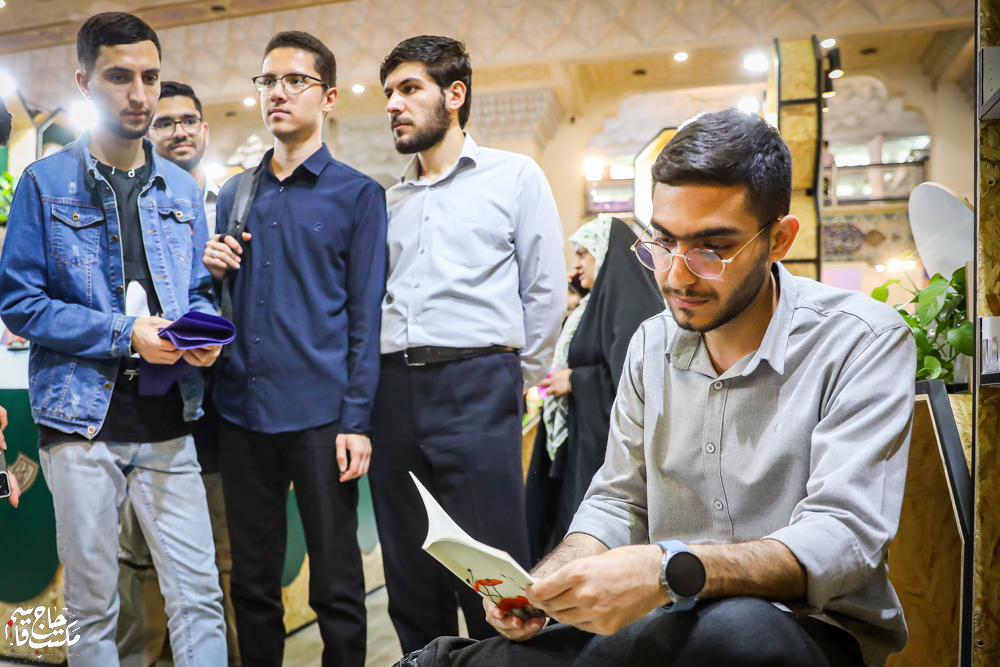 گزارش تصویری | غرفه مکتب حاج قاسم در هفتمین روز سیوششمین نمایشگاه کتاب تهران(2)