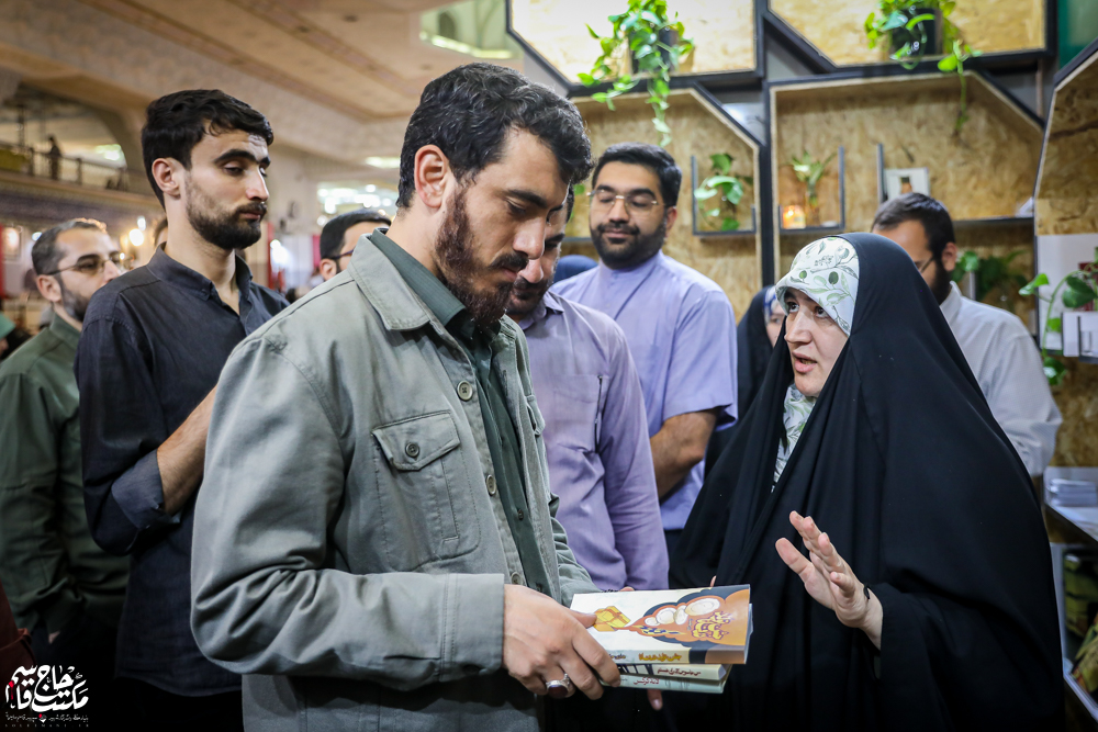 گزارش تصویری | غرفه مکتب حاج قاسم در هفتمین روز سیوششمین نمایشگاه کتاب تهران(2)