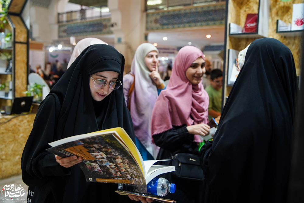 گزارش تصویری | غرفه مکتب حاج قاسم در هفتمین روز سیوششمین نمایشگاه کتاب تهران(1)