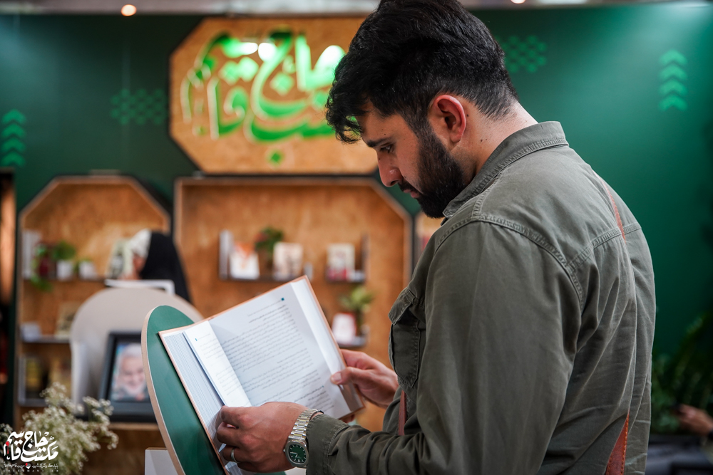 گزارش تصویری | غرفه مکتب حاج قاسم در هفتمین روز سیوششمین نمایشگاه کتاب تهران(1)