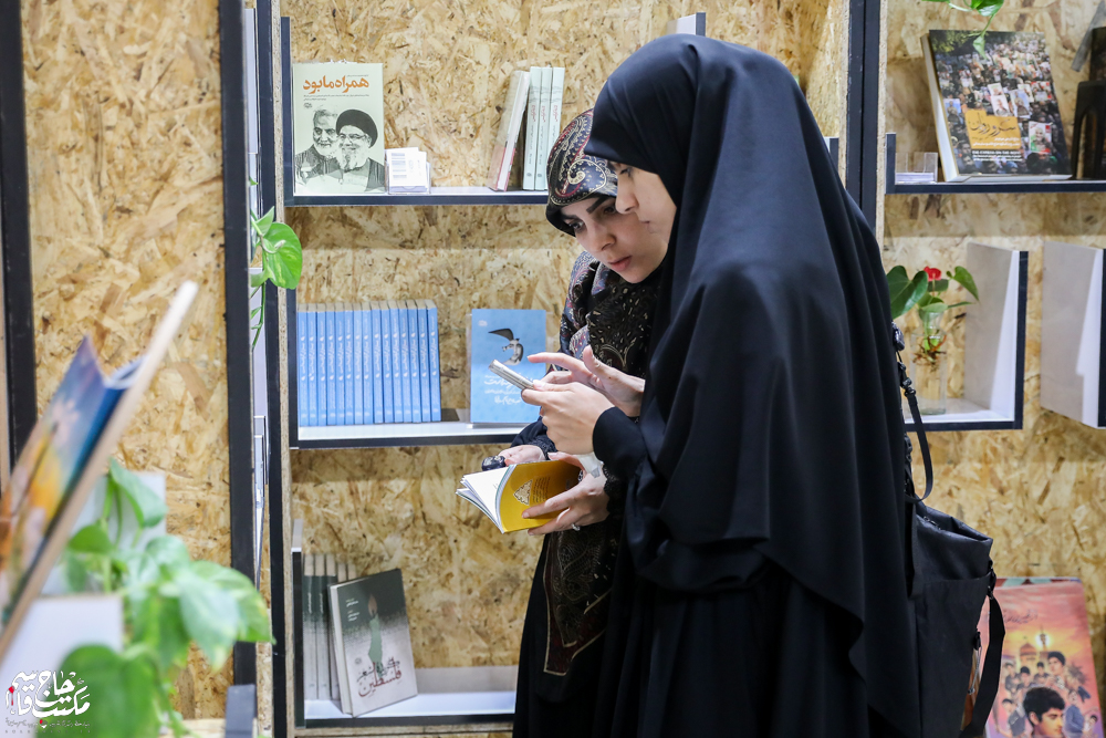 گزارش تصویری | غرفه مکتب حاج قاسم در پنجمین روز سیوششمین نمایشگاه کتاب تهران(2)