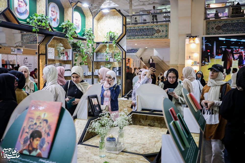 گزارش تصویری | غرفه مکتب حاج قاسم در پنجمین روز سیوششمین نمایشگاه کتاب تهران(2)