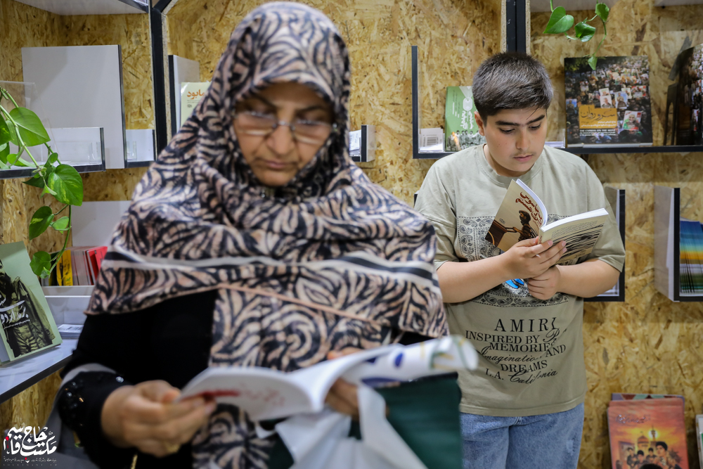گزارش تصویری | غرفه مکتب حاج قاسم در پنجمین روز سیوششمین نمایشگاه کتاب تهران(2)