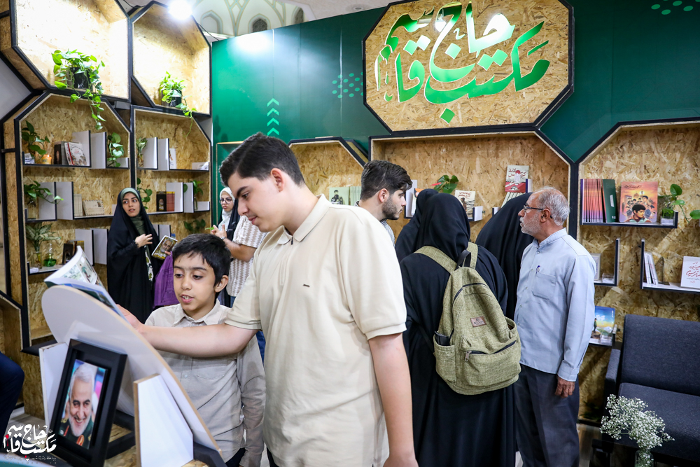 گزارش تصویری | غرفه مکتب حاج قاسم در پنجمین روز سیوششمین نمایشگاه کتاب تهران(2)
