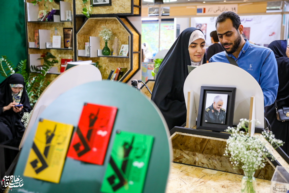 گزارش تصویری | غرفه مکتب حاج قاسم در پنجمین روز سیوششمین نمایشگاه کتاب تهران(2)
