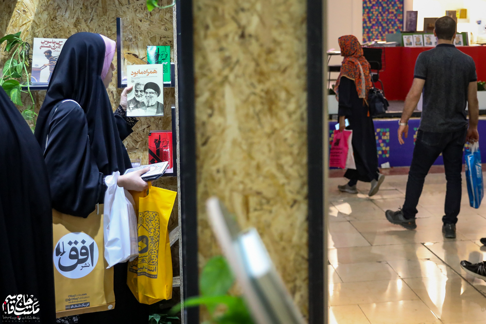 گزارش تصویری | غرفه مکتب حاج قاسم در پنجمین روز سیوششمین نمایشگاه کتاب تهران(2)