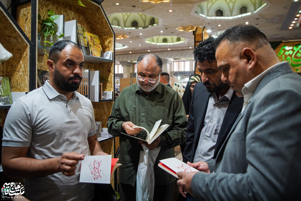 گزارش تصویری | غرفه مکتب حاج قاسم در پنجمین روز سیوششمین نمایشگاه کتاب تهران(1)