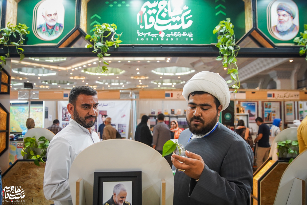 گزارش تصویری | غرفه مکتب حاج قاسم در پنجمین روز سیوششمین نمایشگاه کتاب تهران(1)