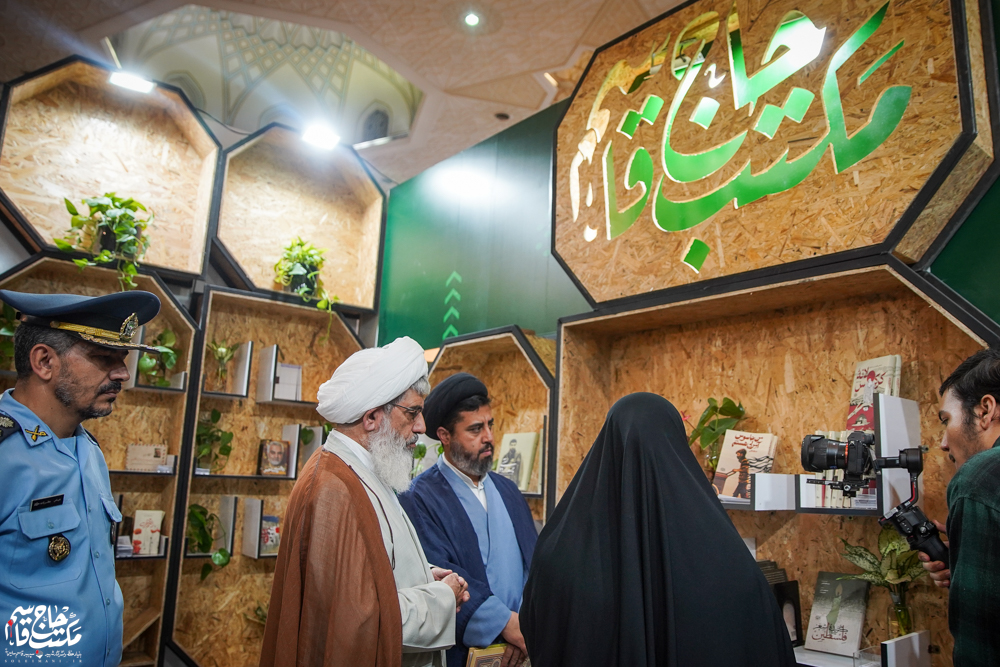 گزارش تصویری | غرفه مکتب حاج قاسم در پنجمین روز سیوششمین نمایشگاه کتاب تهران(1)