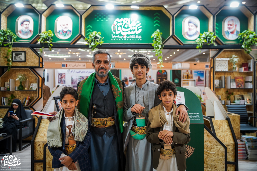گزارش تصویری | غرفه مکتب حاج قاسم در چهارمین روز سیوششمین نمایشگاه کتاب تهران(1)